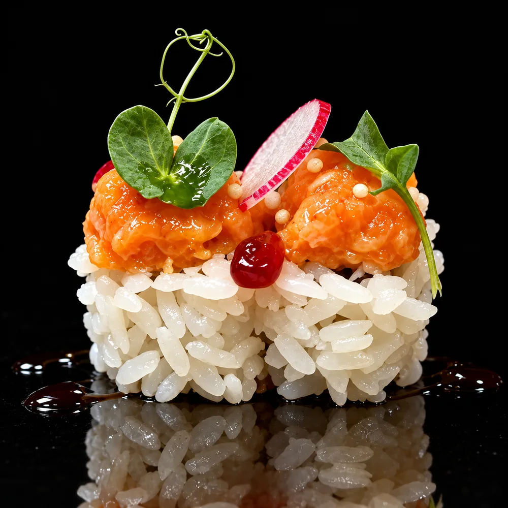 Uramaki Salmone Piccante (4pz) — Tenki Japanese Dining
